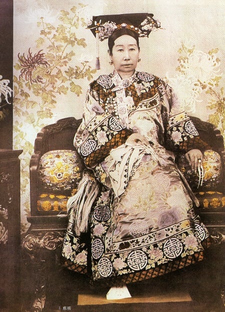 Empress_Dowager_Cixi_(c._1890)450